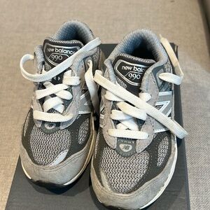 New balance 990v6 7.5 size toddler. Grey and white.